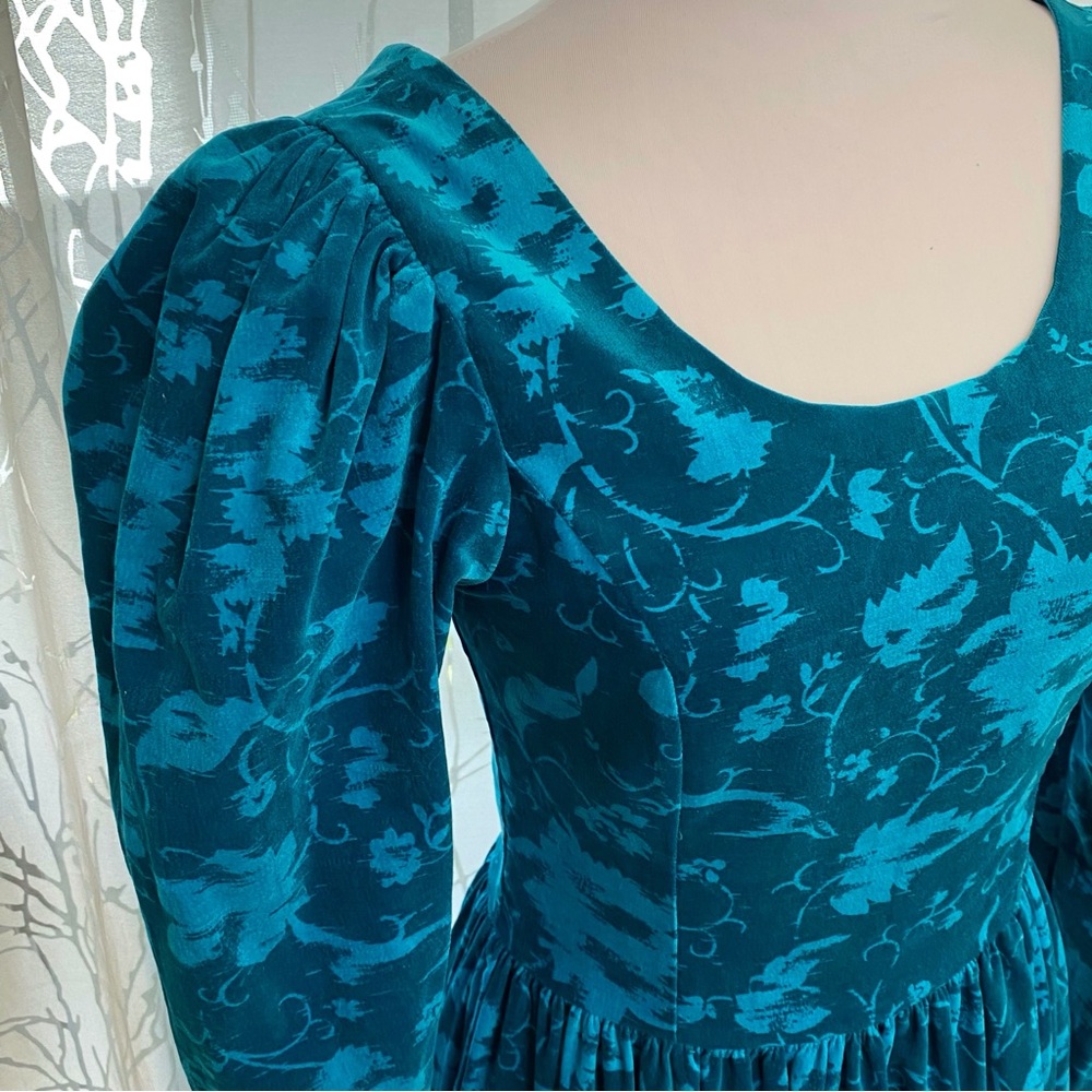 VINTAGE LAURA ASHLEY BLUE TEAL FLORAL PRINT VELVET PUFFY LONG SLEEVE MAXI DRESS - Picture 3 of 10